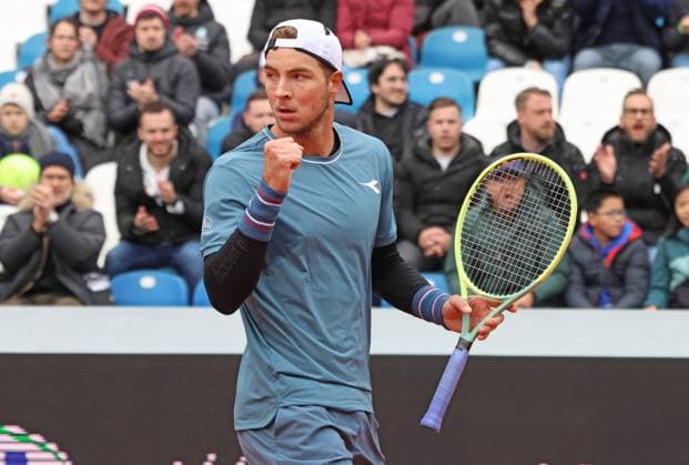 Jan Lennard Struff GER wins the match against Felix Auger Aliassime and reaches the final, cheers, at the end of the match, Tennis BMW Open 2024 Munich 20 04 2024 PHOTO Mladen Lackovic LakoPress