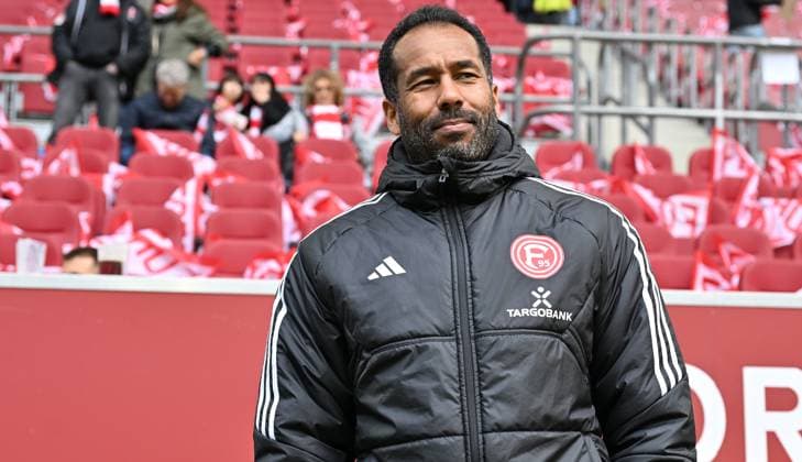 20 04 2024 Soccer Season 2023 2024 2 Soccer Bundesliga 30 Matchday Fortuna Düsseldorf SpVgg Greuther Fürth Kleeblatt Sportfoto Zink xwoxzix DFL regulations prohibit any use of photographs as image sequences and or quasi video only for editorial use Daniel Thioune Head Coach Trainer Fortuna Düsseldorf F95