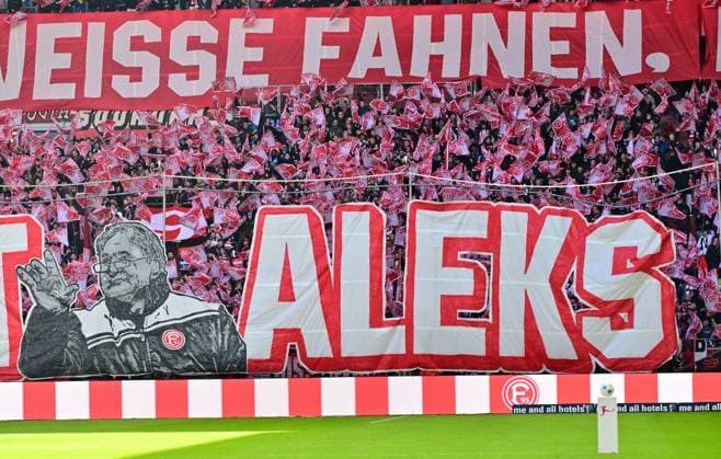 20 04 2024 Soccer Season 2023 2024 2 Soccer Bundesliga 30 Matchday Fortuna Düsseldorf SpVgg Greuther Fürth Kleeblatt Sportfoto Zink MeZi xmexzix DFL regulations prohibit any use of photographs as image sequences and or quasi video only for editorial use Gedenkminute für Aleks Spengler