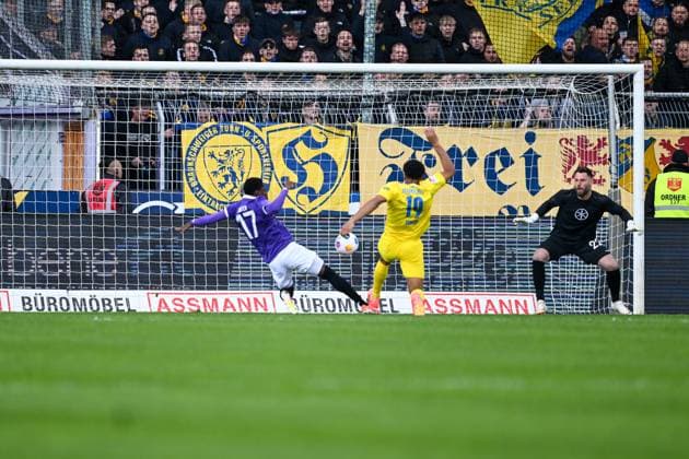 2 Bundesliga VfL Osnabrück Eintracht Braunschweig on 20 04 2024 at Bremer Brücke in Osnabrück Goal to 0 1 Goal scorer Anton Donkor Braunschweig with the goal to 0 1 MT