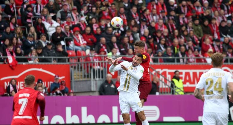 Ivan Prtajin 18, Wehen Wiesbaden , Jan Elvedi 33, FC Kaiserslautern 20 04 2024, Football, 1 Bundesliga, 1 FSV Mainz 05 TSG 1899 Hoffenheim, 29 Matchday, Season 2023 24, MEWA Arena, Mainz, Germany, zmdz, DFB DFL regulations prohibit any use of photographs as image sequences and or quasi video 1 FSV Mainz 05 TSG 1899 Hoffenheim