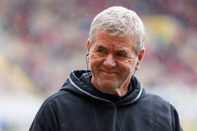 Friedhelm Funkel Coach 1 FC Kaiserslautern , 1 FC Kaiserslautern vs SV Wehen Wiesbaden, Football, 2 Bundesliga, Season 2023 2024, Matchday 30, 20 04 2024 1 FC Kaiserslautern vs SV Wehen Wiesbaden, Football, 2 Bundesliga, Season 2023 2024, Matchday 30, 20 04 2024 Kaiserslautern Copyright: xEibner-Pressefoto AlexanderxNeisx EP_ANS