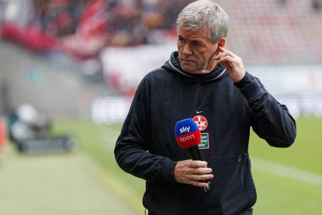Friedhelm Funkel Coach 1 FC Kaiserslautern , 1 FC Kaiserslautern vs SV Wehen Wiesbaden, Football, 2 Bundesliga, Season 2023 2024, Matchday 30, 20 04 2024 1 FC Kaiserslautern vs SV Wehen Wiesbaden, Football, 2 Bundesliga, Season 2023 2024, Matchday 30, 20 04 2024 Kaiserslautern Copyright: xEibner-Pressefoto AlexanderxNeisx EP_ANS