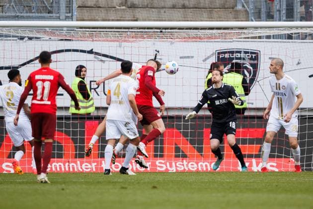 Filip Kaloc 1 FC Kaiserslautern scores with his head to make it 1 0, 1 FC Kaiserslautern vs SV Wehen Wiesbaden, Football, 2 Bundesliga, Season 2023 2024, Matchday 30, 20 04 2024 1 FC Kaiserslautern vs SV Wehen Wiesbaden, Football, 2 Bundesliga, Season 2023 2024, Matchday 30, 20 04 2024 Kaiserslautern Copyright: xEibner-Pressefoto AlexanderxNeisx EP_ANS