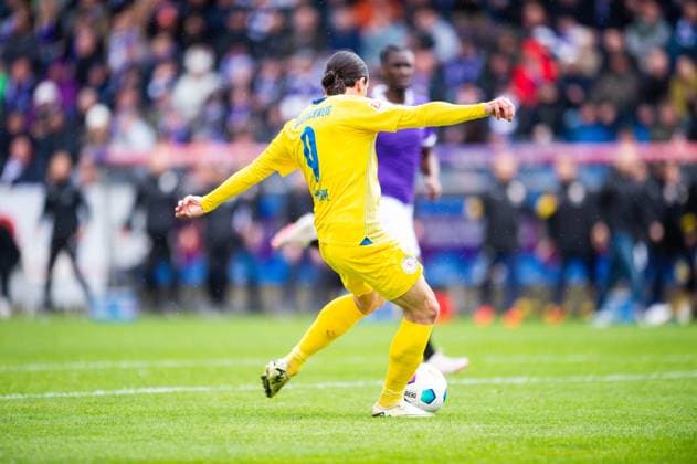 20 04 2024 Soccer, 2023 2024, 2 Bundesliga, Matchday 30, VfL Osnabrück Eintracht Braunschweig Rayan Philippe Braunschweig scores the goal to 0 2 DFL REGULATIONS PROHIBIT ANY USE OF PHOTOGRAPHS AS IMAGE SEQUENCES AND OR QUASI VIDEO