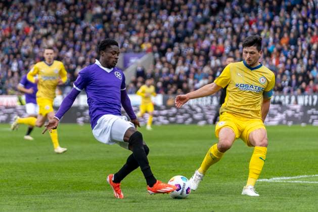 Christan Conteh VfL Osnabrueck, 17 , Jannis Nikolaou Eintracht Braunschweig, 04 GER, VfL Osnabrueck vs Eintracht Braunschweig, Football, 2 Bundesliga, Matchday 30, Season 2023 2024, 19 04 2024 DFL REGULATES PROHIBIT ANY USE OF PHOTOGRAPHS AS IMAGE SEQUENCES AND OR QUASI VIDEO VfL Osnabrueck vs Eintracht Braunschweig, Football, Bundesliga 2, Matchday 30, Season 2023 2024, 20 04 2024 Osnabrueck Copyright: xEibner-Pressefoto FabioxDeinertx EP_FDT
