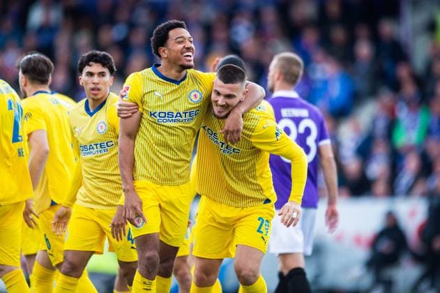 20 04 2024 Soccer, 2023 2024, 2 Bundesliga, Matchday 30, VfL Osnabrück Eintracht Braunschweig L R Anton Donkor Braunschweig celebrates after his goal to 0 1 with Hasan Kurucay Braunschweig DFL REGULATIONS PROHIBIT ANY USE OF PHOTOGRAPHS AS IMAGE SEQUENCES AND OR QUASI VIDEO