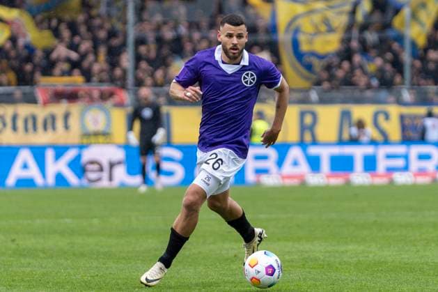 Dave Gnaase VfL Osnabrueck, 26 GER, VfL Osnabrueck vs Eintracht Braunschweig, Soccer, 2 Bundesliga, Matchday 30, Season 2023 2024, 19 04 2024 DFL REGULATES PROHIBIT ANY USE OF PHOTOGRAPHS AS IMAGE SEQUENCES AND OR QUASI VIDEO VfL Osnabrueck vs Eintracht Braunschweig, Football, Bundesliga 2, Matchday 30, Season 2023 2024, 20 04 2024 Osnabrueck Copyright: xEibner-Pressefoto FabioxDeinertx EP_FDT