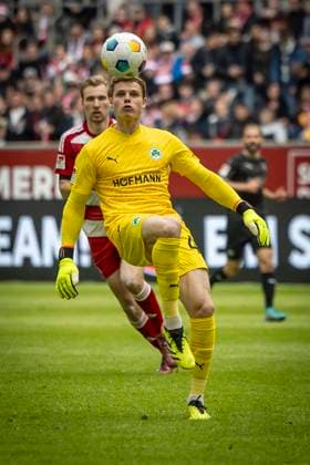 Fortuna Düsseldorf SpVgg Greuther Fürth, 20 04 2024 Jonas Urbig SpVgg Greuther Fürth, 40 clears outside the penalty area Fortuna Düsseldorf SpVgg Greuther Fürth on matchday 30 of Bundesliga 2 on 20 04 2024 at Merkur Spiel Arena in Düsseldorf DFL REGULATIONS PROHIBIT ANY USE OF PHOTOGRAPHS AS IMAGE SEQUENCES AND OR QUASI VIDEO Copyright: xBEAUTIFULxSPORTS AxelxKohringx