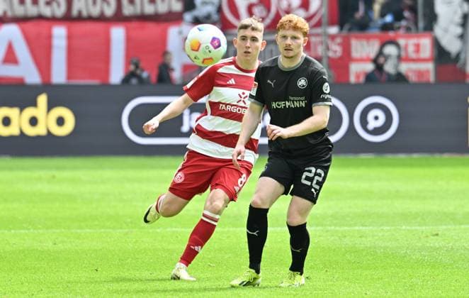 20 04 2024 Soccer Season 2023 2024 2 Soccer Bundesliga 30 Matchday Fortuna Düsseldorf SpVgg Greuther Fürth Kleeblatt Sportfoto Zink xwoxzix DFL regulations prohibit any use of photographs as image sequences and or quasi video only for editorial use Isak Bergmann Johannesson 8, Fortuna Düsseldorf F95 Robert Wagner 22, SpVgg Greuther Fürth