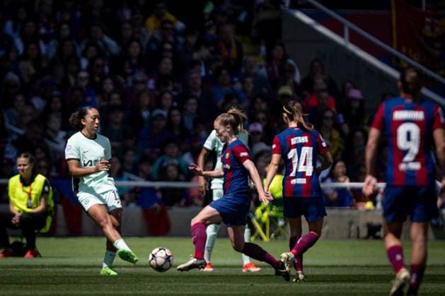 Lauren James Chelsea Women controls the ball during a Women s UEFA Champions League first leg semifinal match between FC Barcelona and Chelsea Women at Estadi Olimpic Lluis Companys, in Barcelona, ,Spain on April 20, 2024 Photo by Felipe Mondino Copyright: x@FELIPExMONDINOx