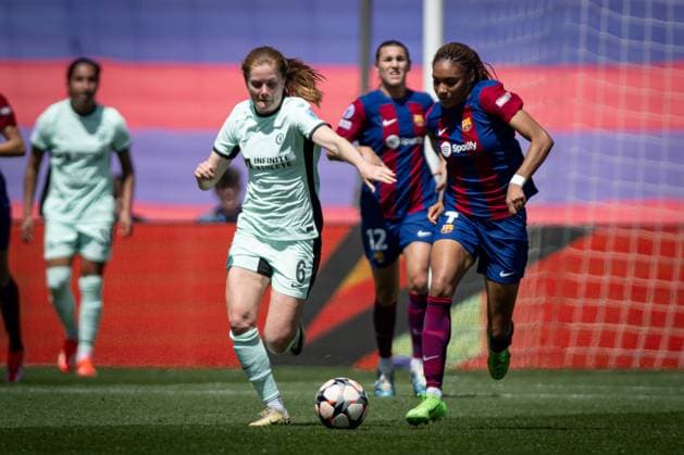 Salma Paralluelo FC Barcelona controls the ball during a Women s UEFA Champions League first leg semifinal match between FC Barcelona and Chelsea Women at Estadi Olimpic Lluis Companys, in Barcelona, ,Spain on April 20, 2024 Photo by Felipe Mondino Copyright: x@FELIPExMONDINOx