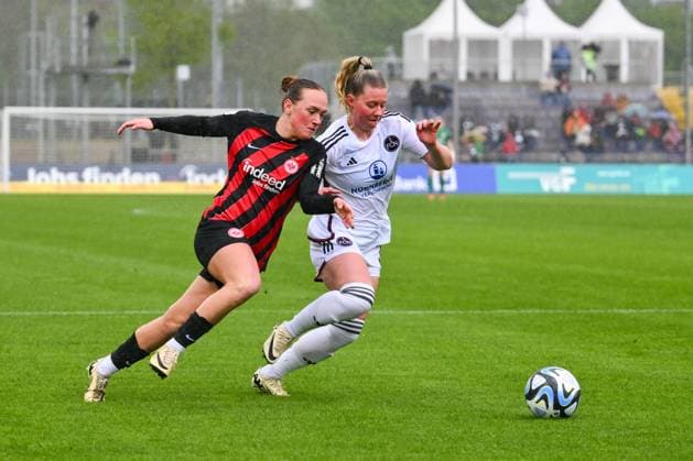 20 04 2024, GER, Soccer, Google Pixel Womens Bundesliga, 2023 2024, Eintracht Frankfurt 1 FC Nürnberg Lisanne Gräwe 8 Frankfurt and Selma Magnusdottir 37 Nürnberg in a duel Frankfurt am Main Stadion am Brentanobad Hessen Germany
