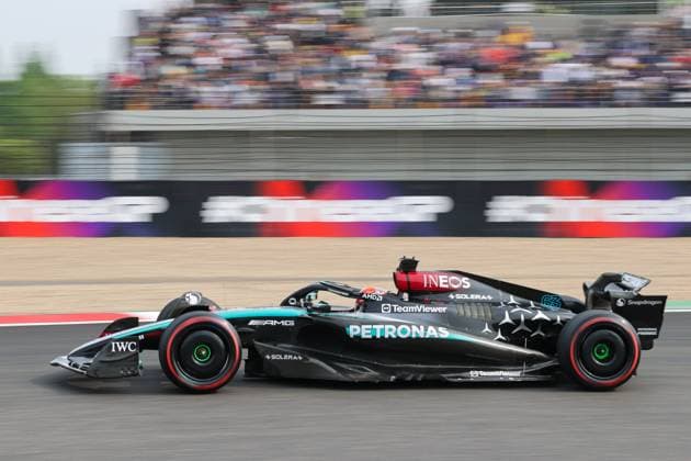 (240420) -- SHANGHAI, April 20, 2024 -- Mercedes British driver George Russell competes during the qualifying session of Chinese Formula One Grand Prix at the Shanghai International Circuit in Shanghai, China, on April 20, 2024. ) (SP)CHINA-SHANGHAI-F1-GRAND PRIX-QUALIFYING (CN) WangxXiang 