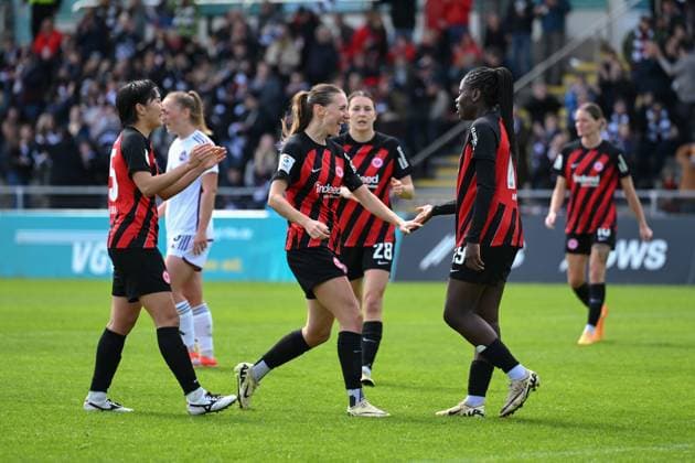20 04 2024, GER, Soccer, Google Pixel Womens Bundesliga, 2023 2024, Eintracht Frankfurt 1 FC Nürnberg Remina Chiba left, Frankfurt and Lara Prasnikar center, Frankfurt celebrate with Nicole Anyomi 19 Frankfurt about her goal and the 3 1 lead goal Frankfurt am Main Stadion am Brentanobad Hessen Germany