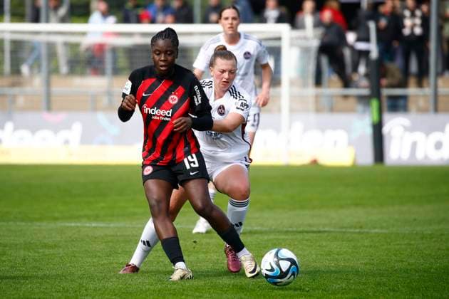 20 04 2024, xavx, Fussball 1 Bundesliga Damen, Eintracht Frankfurt Frauen 1 FC Nürnberg emspor, v l Nicole Anyomi Eintracht Frankfurt , Jessica May 1 FC Nürnberg DFL DFB REGULATIONS PROHIBIT ANY USE OF PHOTOGRAPHS as IMAGE SEQUENCES and or QUASI VIDEO Frankfurt am Main