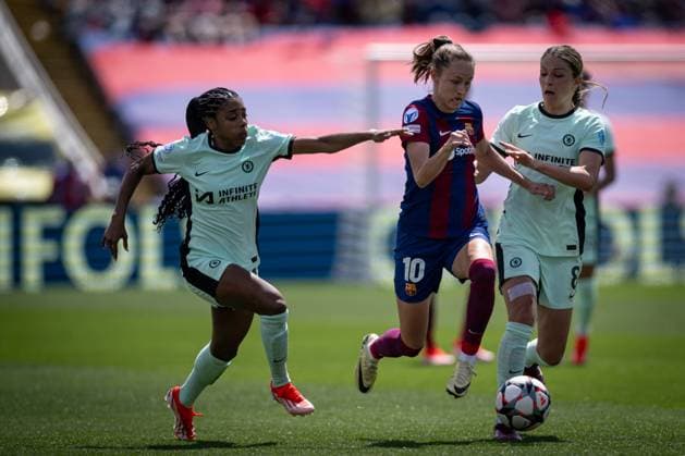 Caroline Graham Hansen FC Barcelona controls the ball during a Women s UEFA Champions League first leg semifinal match between FC Barcelona and Chelsea Women at Estadi Olimpic Lluis Companys, in Barcelona, ,Spain on April 20, 2024 Photo by Felipe Mondino Copyright: x@FELIPExMONDINOx