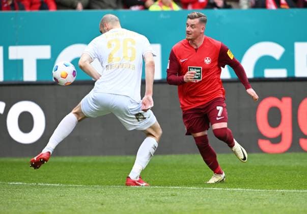 Football 2 Bundesliga Season 2023 24 Kaiserslautern Fritz Walter Stadion 20 04 2024 1 FC Kaiserslautern fck SV Wehen Wiesbaden ww 1 1 Aleksandar VUKOTIC SV Wehen Wiesbaden Li Marlon RITTER 1 FC Kaiserslautern Football 2 Bundesliga 1 FC Kaiserslautern