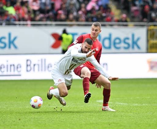Soccer 2 Bundesliga Season 2023 24 Kaiserslautern Fritz Walter Stadion 20 04 2024 1 FC Kaiserslautern fck SV Wehen Wiesbaden ww 1 1 Keenan BENNETTS SV Wehen Wiesbaden ,li Filip KALOC 1 FC Kaiserslautern Soccer 2 Bundesliga 1 FC Kaiserslautern
