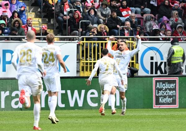 Soccer 2 Bundesliga Season 2023 24 Kaiserslautern Fritz Walter Stadion 20 04 2024 1 FC Kaiserslautern fck SV Wehen Wiesbaden ww 1 1 Ivan PRTAJIN SV Wehen Wiesbaden ,re, cheers after the 1 1 Soccer 2 Bundesliga 1 FC Kaiserslautern
