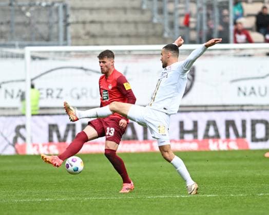 Soccer 2 Bundesliga Season 2023 24 Kaiserslautern Fritz Walter Stadion 20 04 2024 1 FC Kaiserslautern fck SV Wehen Wiesbaden ww 1 1 Jan ELVEDI 1 FC Kaiserslautern , li Ivan PRTAJIN SV Wehen Wiesbaden Soccer 2 Bundesliga 1 FC Kaiserslautern