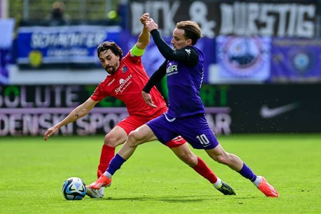 Sport Themen der Woche KW16 Sport Bilder des Tages v.li.: Markus Schwabl (Unterhaching, 23) Mirnes Pepic (Aue, 10) im Zweikampf, Duell, duel, tackle, Dynamik, Action, Aktion, 20.04.2024, Aue (Deutschland), Fussball, 3. Liga, FC Erzgebirge Aue - SpVgg Unterhaching, DFB DFL REGULATIONS PROHIBIT ANY USE OF PHOTOGRAPHS AS IMAGE SEQUENCES AND OR QUASI-VIDEO. *** v li Markus Schwabl Unterhaching, 23 Mirnes Pepic Aue, 10 in duel, duel, tackle, dynamic, action, action, 20 04 2024, Aue Germany , Football, 3 Liga, FC Erzgebirge Aue SpVgg Unterhaching, DFB DFL REGULATIONS PROHIBIT ANY USE OF PHOTOGRAPHS AS IMAGE SEQUENCES AND OR QUASI VIDEO xslx