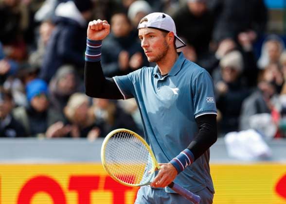 Jan Lennard Struff GER cheers after the win, jubilation, joy, emotion Tennis BMW Open 2024 ATP MTTC Iphitos Munich Germany April 20, 2024 Copyright: xJuergenxHasenkopfx