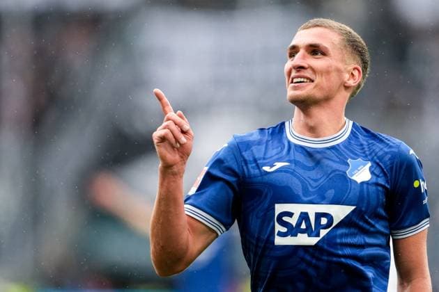 Torschütze Grischa Prömel (Hoffenheim, 6), Spieler der TSG 1899 Hoffenheim, jubelt über das Tor zum 2:1, Jubel, jubeln, Torjubel, Torerfolg, celebrate the goal, goal, celebration, Jubel ueber das Tor, optimistisch, Spielszene, Highlight, Einzelbild, Action, Aktion, 20.04.2024, Sinsheim (Deutschland), Fussball, Bundesliga, TSG 1899 Hoffenheim - Borussia Mönchengladbach, DFB DFL REGULATIONS PROHIBIT ANY USE OF PHOTOGRAPHS AS IMAGE SEQUENCES AND OR QUASI-VIDEO. *** Goalscorer Grischa Prömel Hoffenheim, 6 , TSG 1899 Hoffenheim player, cheers about the goal to 2 1, cheer, cheer, goal celebration, celebrate the goal, goal, celebration, cheering about the goal, optimistic, game scene, highlight, single image, action, action, 20 04 2024, Sinsheim Germany , football, Bundesliga, TSG 1899 Hoffenheim Borussia Mönchengladbach, DFB DFL REGULATIONS PROHIBIT ANY USE OF PHOTOGRAPHS AS IMAGE SEQUENCES AND OR QUASI VIDEO xozx