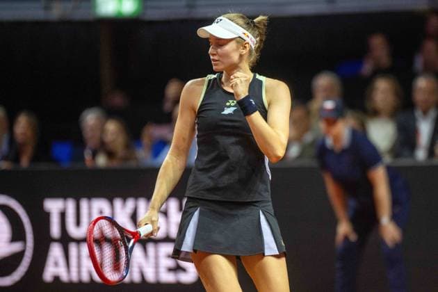 Cheers and joy for Elena Rybakina KAZ after her victory over the current world No. 1 Iga Swiatek POL and reaching the final of the Porsche Tennis Grand Prix xettx, Germany, Stuttgart, 20 04 2024, Tennis, Porsche Tennis Grand Prix, Day 8, 2024, Semi-final, I Swiatek E Rybakina, Porsche Arena Photo A2 Bildagentur Peter Hartenfelser