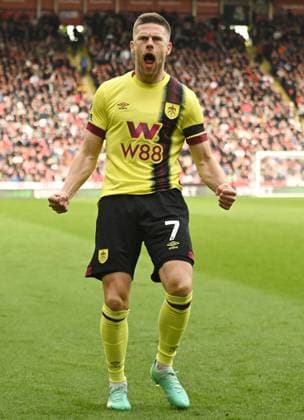 Sport Themen der Woche KW16 Sport Bilder des Tages Johann Gudmundsson of Burnley celebrates scoring the fourth goal 1-4 Sheffield United v Burnley, Premier League, Football, Bramall Lane, Sheffield, UK - 20 Apr 2024 EDITORIAL USE ONLY No use with unauthorised audio, video, data, fixture lists, club league logos or live services. Online in-match use limited to 120 images, no video emulation. No use in betting, games or single club league player publications.  Copyright: xGreigxCowie Shutterstockx 14441480aq