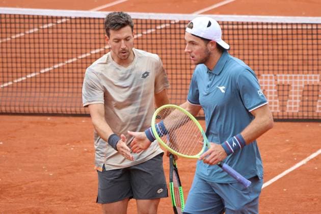 Andreas Mies re and Jan Lennard Struff both GER high-five each other, doubles, against Arribage Cornea Tennis BMW Open 2024 Munich 20 04 2024 PHOTO Mladen Lackovic LakoPress