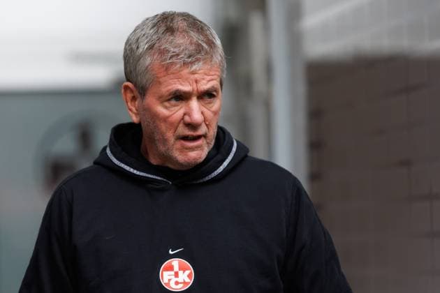 Friedhelm Funkel Coach 1 FC Kaiserslautern , 1 FC Kaiserslautern vs SV Wehen Wiesbaden, Football, 2 Bundesliga, Season 2023 2024, Matchday 30, 20 04 2024 1 FC Kaiserslautern vs SV Wehen Wiesbaden, Football, 2 Bundesliga, Season 2023 2024, Matchday 30, 20 04 2024 Kaiserslautern Copyright: xEibner-Pressefoto AlexanderxNeisx EP_ANS