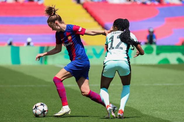Barcelona, Spain, Apr 20th 2024: Caroline Graham Hansen (10 Barcelona) and Ashley Lawrence (12 Chelsea) in action during the UEFA Womens Champions League football match between FC Barcelona, Barca and Chelsea FC at the Estadi Olimpic Lluis Companys in Barcelona, Spain (Judit Cartiel SPP) Copyright: xJuditxCartiel SPPx spp-en-JuCa-FCBvCHE_JCG_1771
