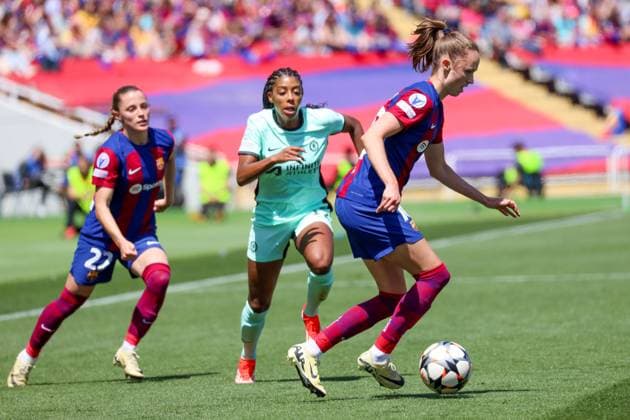 Barcelona, Spain, Apr 20th 2024: Caroline Graham Hansen (10 Barcelona) and Ashley Lawrence (12 Chelsea) in action during the UEFA Womens Champions League football match between FC Barcelona, Barca and Chelsea FC at the Estadi Olimpic Lluis Companys in Barcelona, Spain (Judit Cartiel SPP) Copyright: xJuditxCartiel SPPx spp-en-JuCa-FCBvCHE_JCG_1831