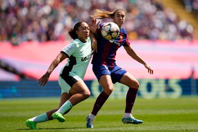 FC Barcelona, Barca v Chelsea FC Women: Semi-final First Leg - UEFA Women s Champions League Patri Guijarro of Barcelona and Spain and Lauren James of Chelsea and England compete for the ball during the UEFA Women s Champions League 2023 24 semi-final Leg One match between FC Barcelona and Chelsea FC at on April 20, 2024 in Barcelona, Spain. Barcelona Spain  Copyright: xJosexBretonx originalFilename:breton-fcbarcel240420_npmIS.jpg