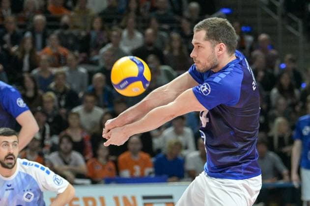 Berlin, Germany 20 April 2024 1 VBL 2023 2024 Final Sp 3 Berlin Recycling Volleys vs VfB Friedrichshafen In the picture ball reception Tim Peter VfB Friedrichshafen Copyright: xFotostandx xReuhlx
