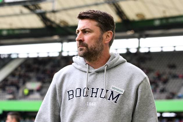 Coach Heiko Butscher VfL Bochum 1 Soccer Bundesliga Season 2023 2024 Point Match VfL Wolfsburg vs VfL Bochum at the Volkswagen Arena in Wolfsburg Soccer,Germany,Man,Men,20 04 2024