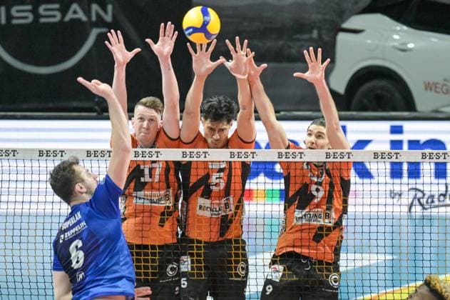 Berlin, Germany 20 April 2024 1 VBL 2023 2024 Final Sp 3 Berlin Recycling Volleys vs VfB Friedrichshafen Pictured from left in a duel Michal Superlak VfB Friedrichshafen , Marek Sotola BR Volleys , Nehemiah Mote BR Volleys , Timothee Carle BR Volleys Copyright: xFotostandx xReuhlx