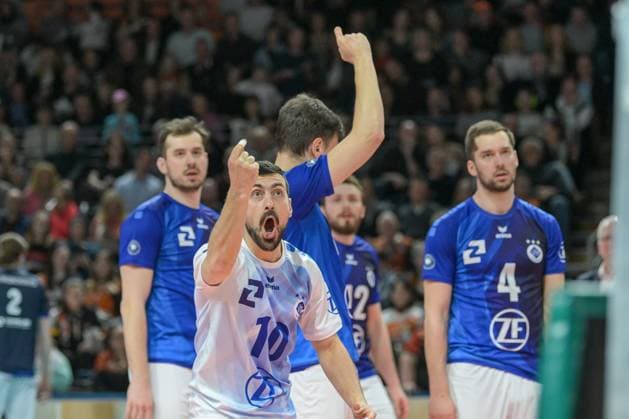 Berlin, Germany 20 April 2024 1 VBL 2023 2024 Final Sp 3 Berlin Recycling Volleys vs VfB Friedrichshafen In the picture Nikola Pekovic VfB Friedrichshafen does not agree with the referees decision Copyright: xFotostandx xReuhlx