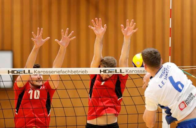 Germany Kriftel 20 04 2024 Volleyball Hessen 2 Bundesliga South Men Season 2023 2024 TuS Kriftel red L E Volleys Leipzig ws v l Philip Büchi Kriftel Nr 10 , Jannik Weber Kriftel Nr 7 , Yannick Siebeck L E Volleys Nr 6 Sport TuS Kriftel L E Volleys Leipzig