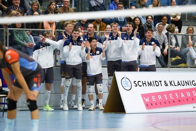 Volleyball I Men I Season 2023 2024 I 2 Bundesliga Nord I 21 Matchday I Kieler TV orderbase Volleys Münster I 20 04 2024 The substitutes of orderbase Volleys Münster cheer Kiel Hein Dahlinger Halle Schleswig Holstein Germany Copyright: xLobeca JasperxLorenzx