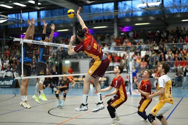 Volleyball I Men I Season 2023 2024 I 2 Bundesliga Nord I 21 Matchday I Kieler TV orderbase Volleys Münster I 20 04 2024 Junio CÃ sar Tavares Maciel 18, Kieler TV Adler beim Angriff Kiel Hein Dahlinger Halle Schleswig Holstein Germany Copyright: xLobeca JasperxLorenzx