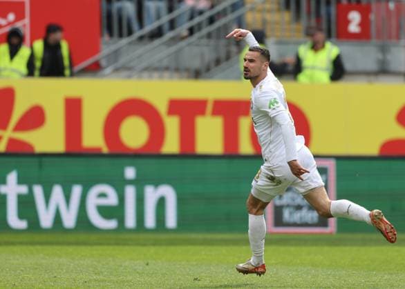 Soccer 2 BL 1 FC Kaiserslautern SV Wehen Wiesbaden 20 04 24, equalizer by Ivan Prtajin SVWW ,