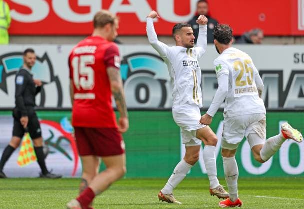 Soccer 2 BL 1 FC Kaiserslautern SV Wehen Wiesbaden 20 04 24, equalizer by Ivan Prtajin, cheered by Nikolas Agrafiotis all SVWW ,