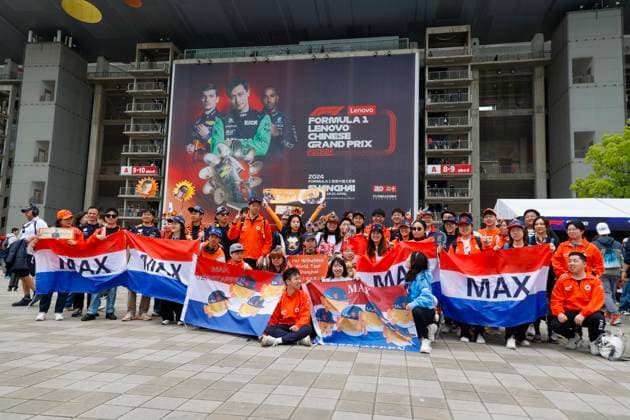 spectators, fans, fan club during the Formula 1 Lenovo Chinese Grand Prix 2024, 5th round of the 2024 Formula One World Championship, WM, Weltmeisterschaft from April 19 to 21, 2024 on the Shanghai International Circuit, in Shanghai, China - F1 - CHINESE GRAND PRIX 2024 DPPI Panoramic  09378