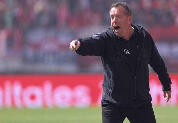 Soccer 2 BL 1 FC Kaiserslautern SV Wehen Wiesbaden 20 04 24, Coach Markus Kauczinski SVWW ,