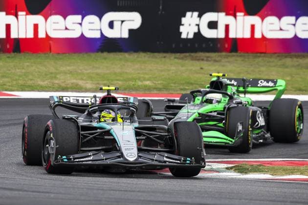 44 HAMILTON Lewis (gbr), Mercedes AMG F1 Team W15, action and 24 ZHOU Guanyu (chi), Stake F1 Team Kick Sauber C44, action during the Formula 1 Lenovo Chinese Grand Prix 2024, 5th round of the 2024 Formula One World Championship, WM, Weltmeisterschaft from April 19 to 21, 2024 on the Shanghai International Circuit, in Shanghai, China - F1 - CHINESE GRAND PRIX 2024 DPPI Panoramic 240421_R05_CHINA_DP_XB3_4962