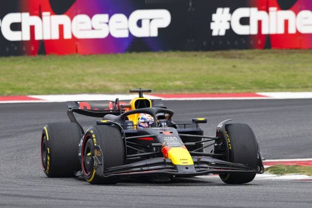 01 VERSTAPPEN Max (nld), Red Bull Racing RB20, action during the Formula 1 Lenovo Chinese Grand Prix 2024, 5th round of the 2024 Formula One World Championship, WM, Weltmeisterschaft from April 19 to 21, 2024 on the Shanghai International Circuit, in Shanghai, China - F1 - CHINESE GRAND PRIX 2024 DPPI Panoramic  240421_R05_CHINA_DP_XB3_4906
