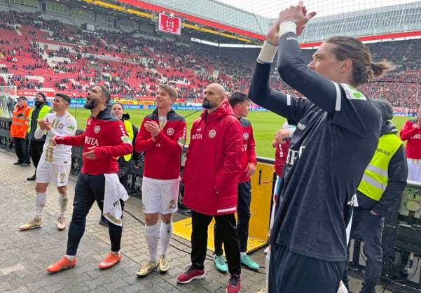 Soccer 2 BL 1 FC Kaiserslautern SV Wehen Wiesbaden 20 04 24, The SVWW team would like to thank the fans for their support,