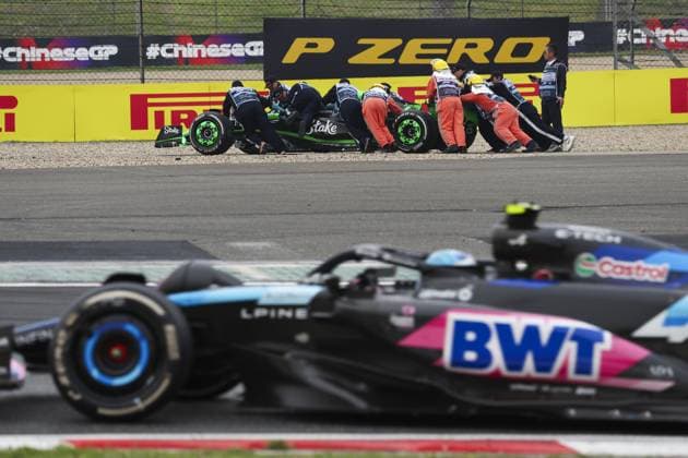 Marshalls 77 BOTTAS Valtteri (fin), Stake F1 Team Kick Sauber C44, action during the Formula 1 Lenovo Chinese Grand Prix 2024, 5th round of the 2024 Formula One World Championship, WM, Weltmeisterschaft from April 19 to 21, 2024 on the Shanghai International Circuit, in Shanghai, China - F1 - CHINESE GRAND PRIX 2024 DPPI Panoramic  240421_R05_CHINA_DP_FGOO2113